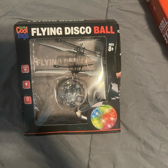 Flying disco ball - Picture 1 of 2